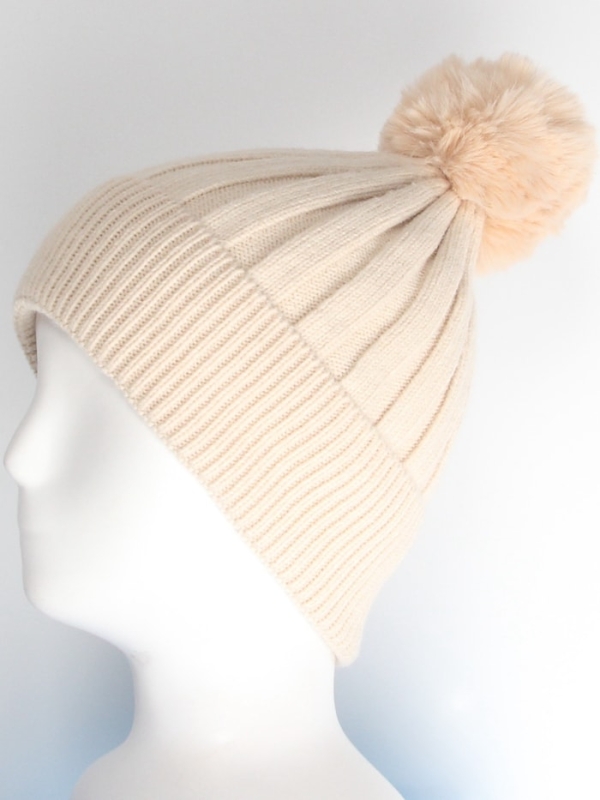 gorro de lana con borla de pelo sintético beige