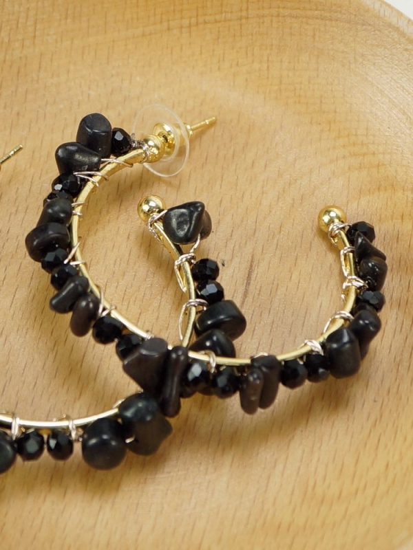 Pendientes aro forma de C con piedras naturales negro DETALLE