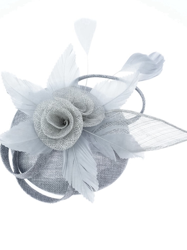 Tocado de fiesta elegante Sinamay con plumas GRIS