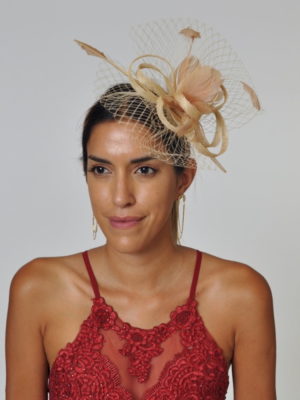 Tocado diadema elegante sinamay con tul beige