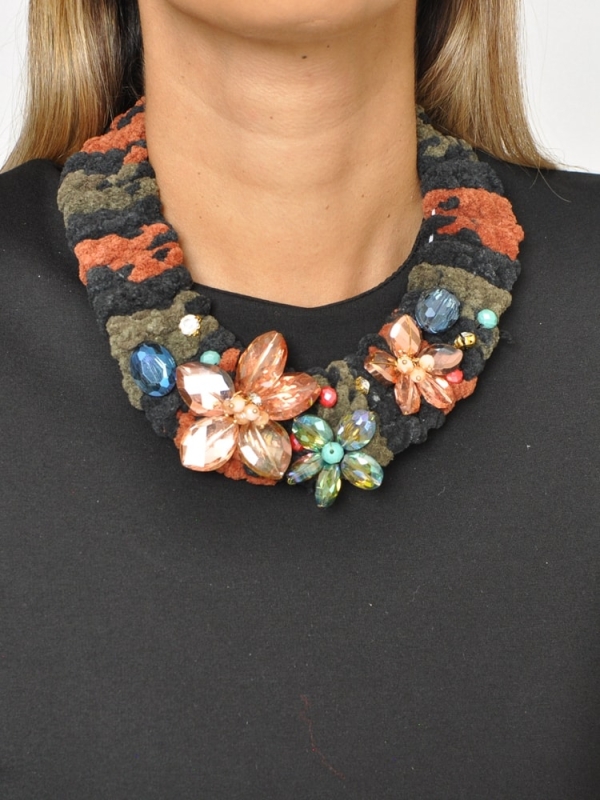 Collar corto con flores de cristal MULTICOLOR