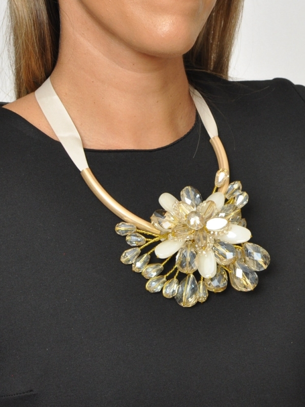 Collar corto de flower cystal DORADO