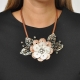 Collar corto flor con hojas BRONCE