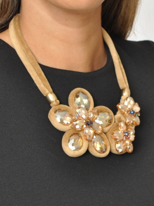 Collar corto flor de cristal BEIGE DETALLE