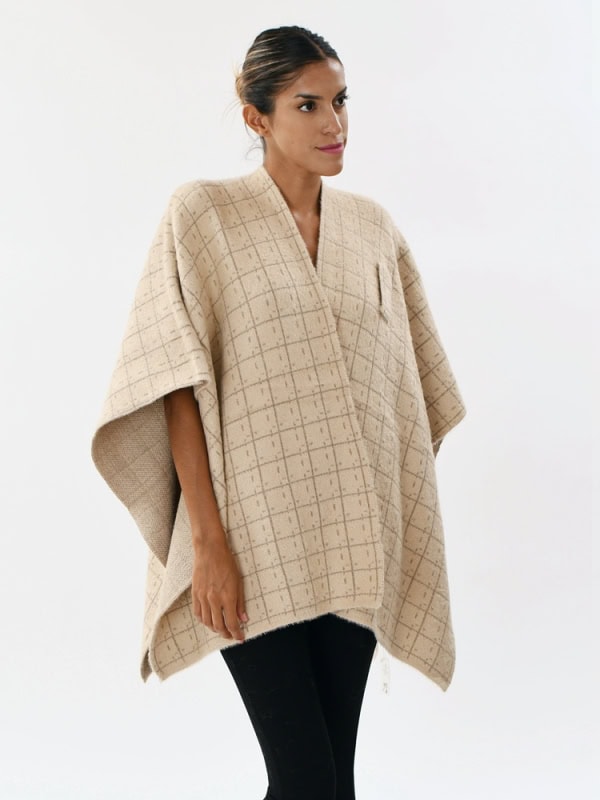 Poncho mujer de cuadros BEIGE DETALLE