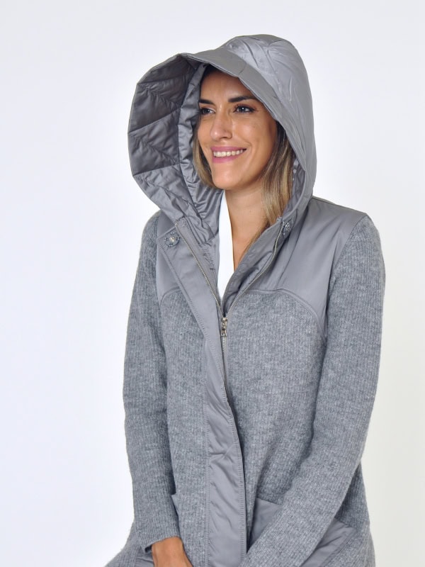 Chaqueta con capucha mujer flecos gris DETALLE CAPUCHA