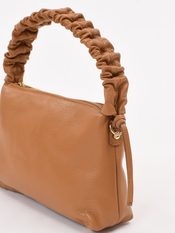 Bolso de hombro piel detalle