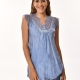 Top fluido con puntilla AZUL