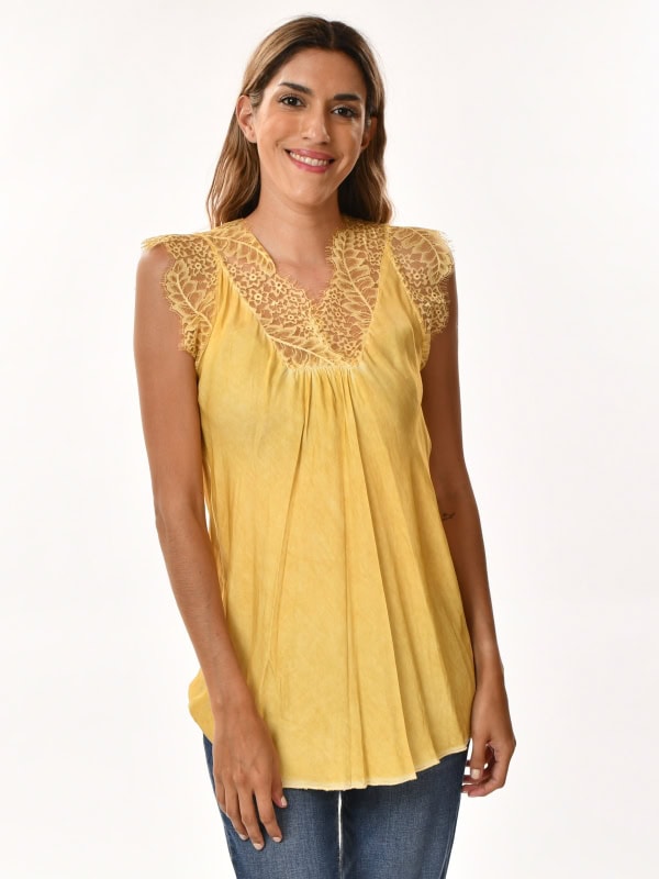 Top fluido con puntilla MOSTAZA