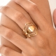 Anillo de acero ajustable vintage en mano