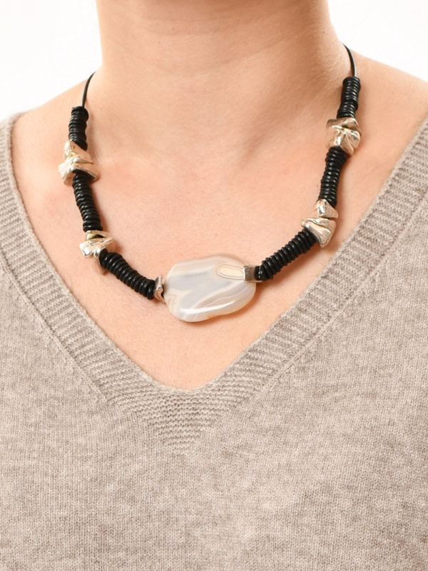 Collar corto piedra natural con cuero BEIGE