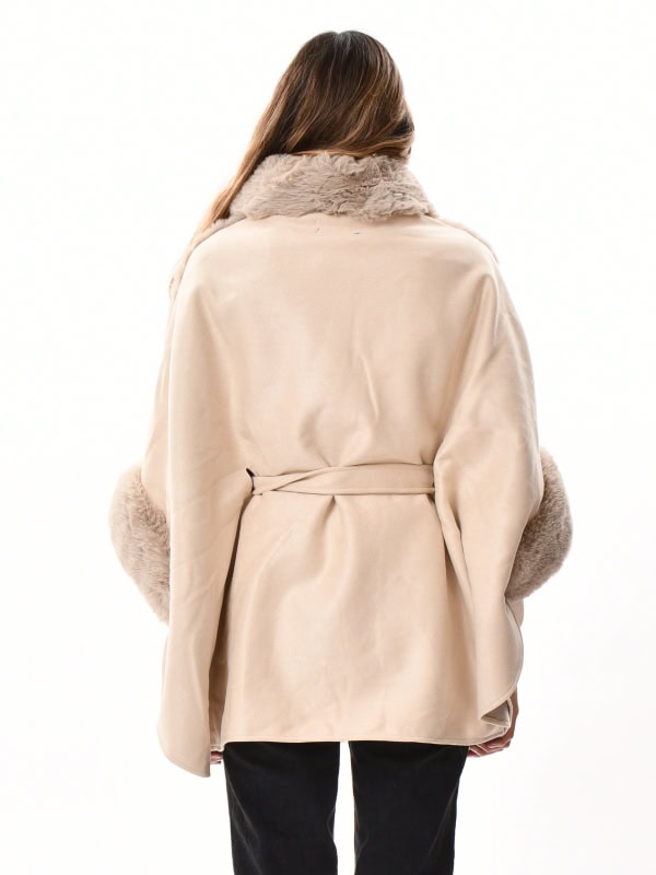 Chaqueta-Poncho con ribete pelo sintético ESPALDA