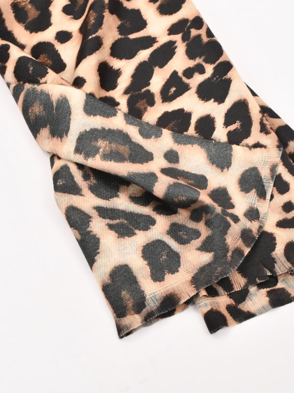 Bufanda Animal Print Tacto Suave CAMEL DETALLE