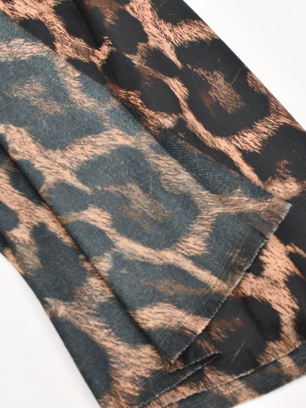 Bufanda Animal Print Tacto Suave CUERO DETALLE