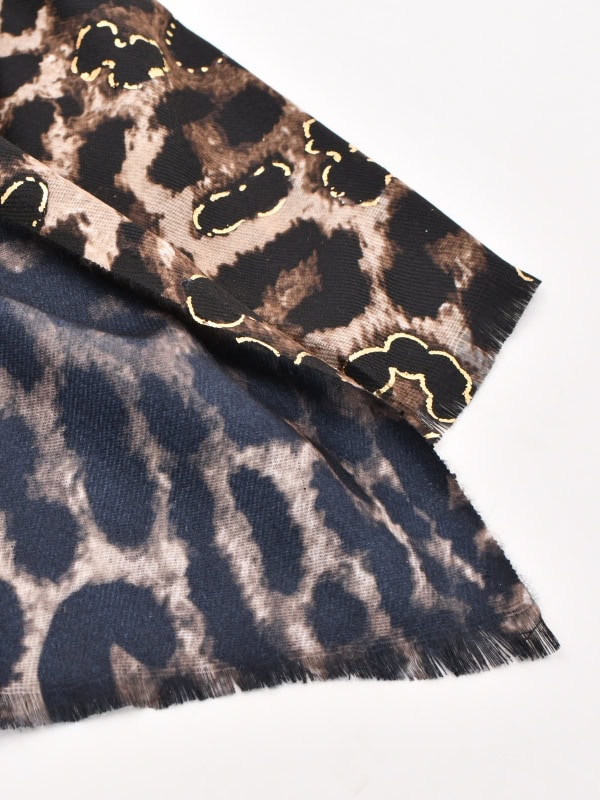 Bufanda Animal Print detalle dorado REVERSO