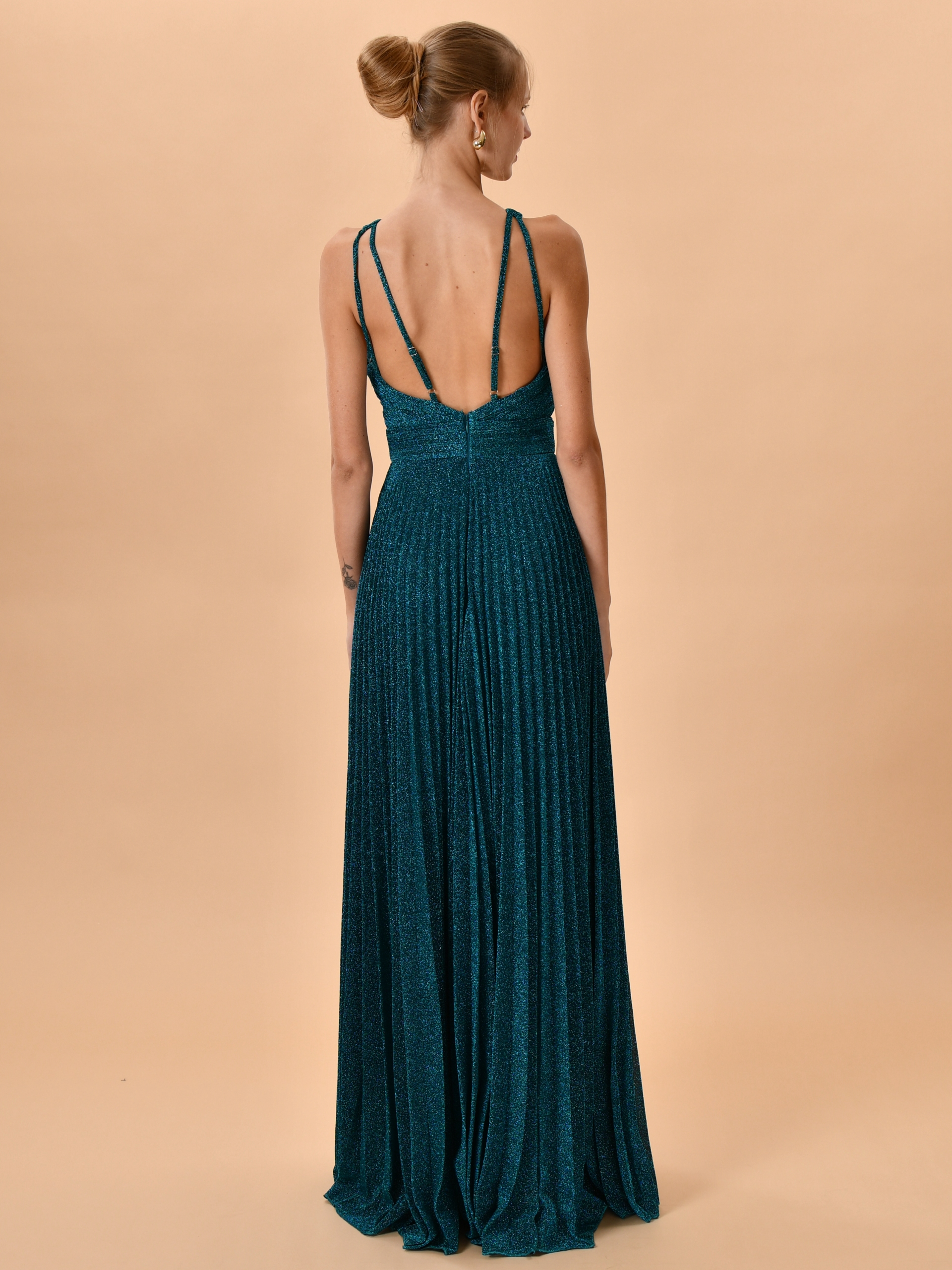 Vestido fiesta largo cuello halter plisado con brillos