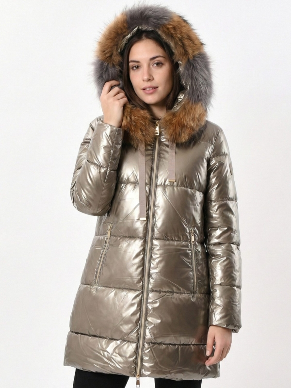 Abrigo acolchado largo metalizado con pelo natural dorado
