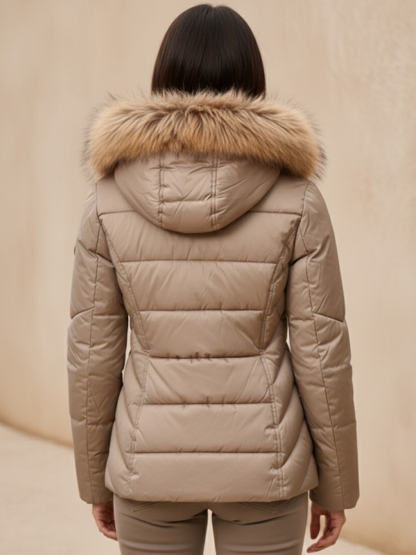 Chaqueta acolchada con capucha pelo natural espalda
