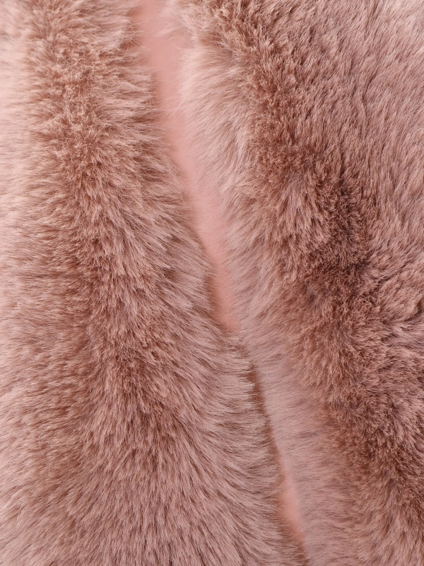 Estola pelo peluche extra grande detalle 2 webp