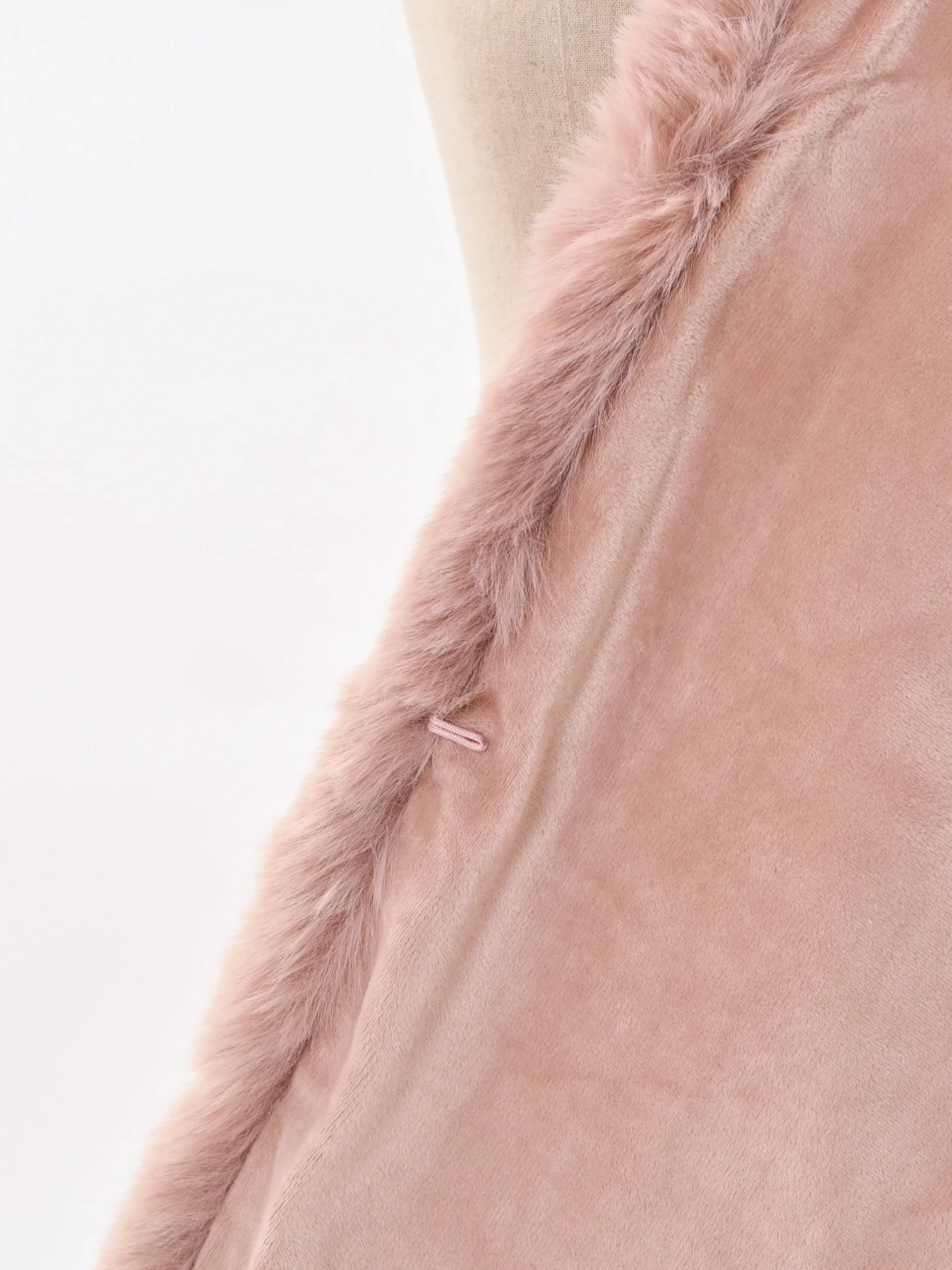 Estola pelo peluche extra grande detalles webp