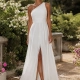 Vestido de novia asimétrico de un hombro plisado con raja