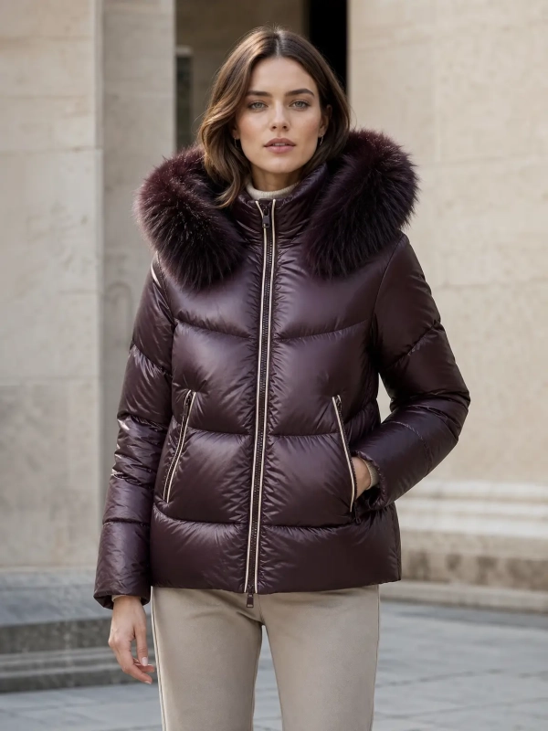 Chaqueta acolchada con capucha y detalles de pelo, diseño moderno.