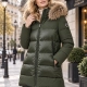 Parka acolchada bitejido con capucha verde
